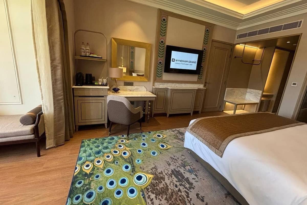 Room, 1 King Bed (Heritage)