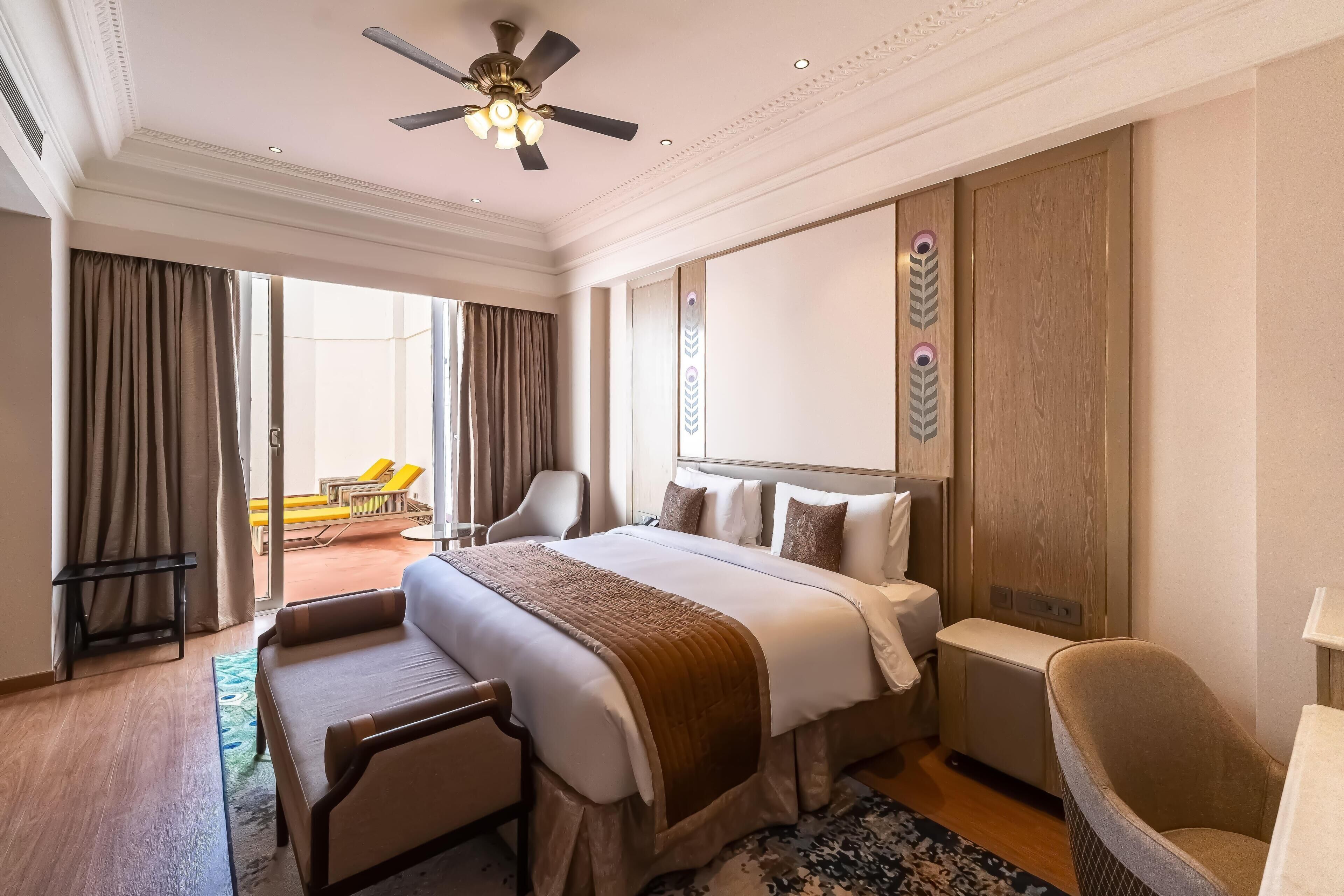 Suite, 1 Tempat Tidur King (Rajwada) | Seprai premium, bantalan ekstra lembut, minibar, dan brankas