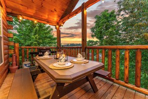 Outdoor dining - Family Cabin w/ Indoor Pool, Hot Tub, Views & Arcades - 5 Min to Parkway (Pigeon Forge)
