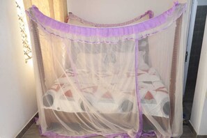 1 bedroom, iron/ironing board, internet, bed sheets - Charming studio in delightful Mtwapa with AC (Mtwapa,)