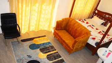 1 slaapkamer, een strijkplank/strijkijzer, internet, beddengoed