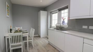 Cookware/dishes/utensils