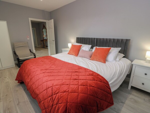 2 bedrooms, individually decorated, individually furnished, free WiFi