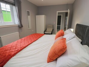 2 bedrooms, individually decorated, individually furnished, free WiFi