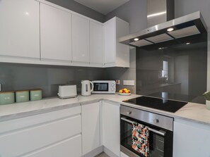 Cookware/dishes/utensils