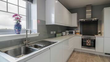 Cookware/dishes/utensils