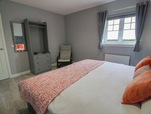 2 bedrooms, individually decorated, individually furnished, free WiFi