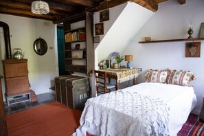 1 bedroom, desk, WiFi, bed sheets