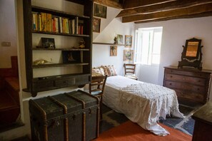1 bedroom, desk, WiFi, bed sheets