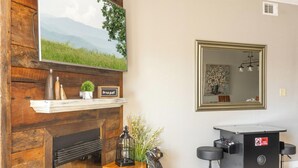 コンドミニアム ベッド (複数台) バルコニー マウンテンビュー (Mountain View Condo 1306) | 内装