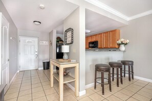 콘도, 침대(여러 개), 발코니, 산 전망 (Mountain View Condo 1306) | 내부