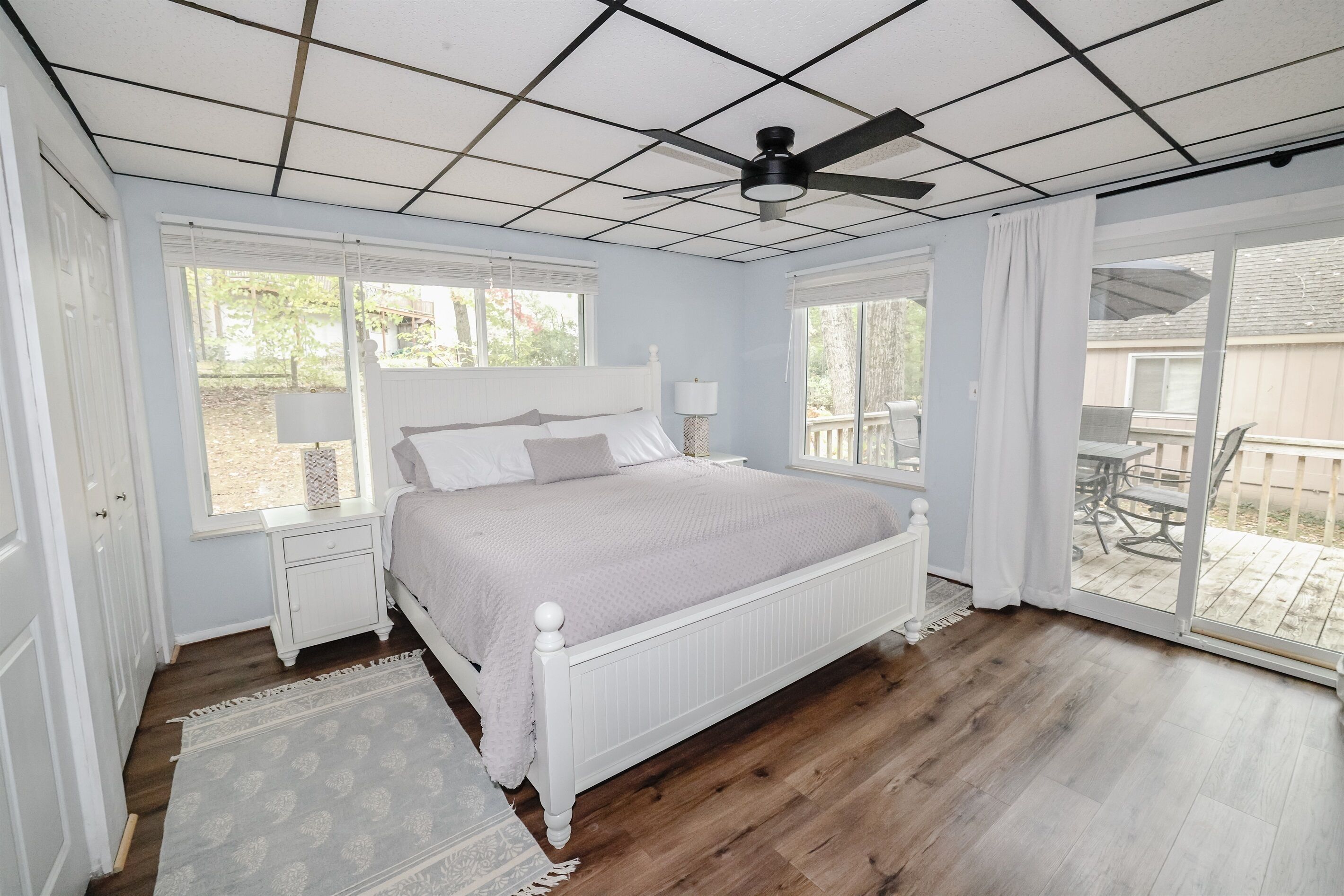 4 bedrooms, iron/ironing board, free WiFi, bed sheets