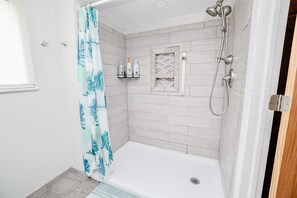 Shower, hair dryer, towels - Lake Access | Firepit, Fireplace, Dock & Views (Canadian Lakes)