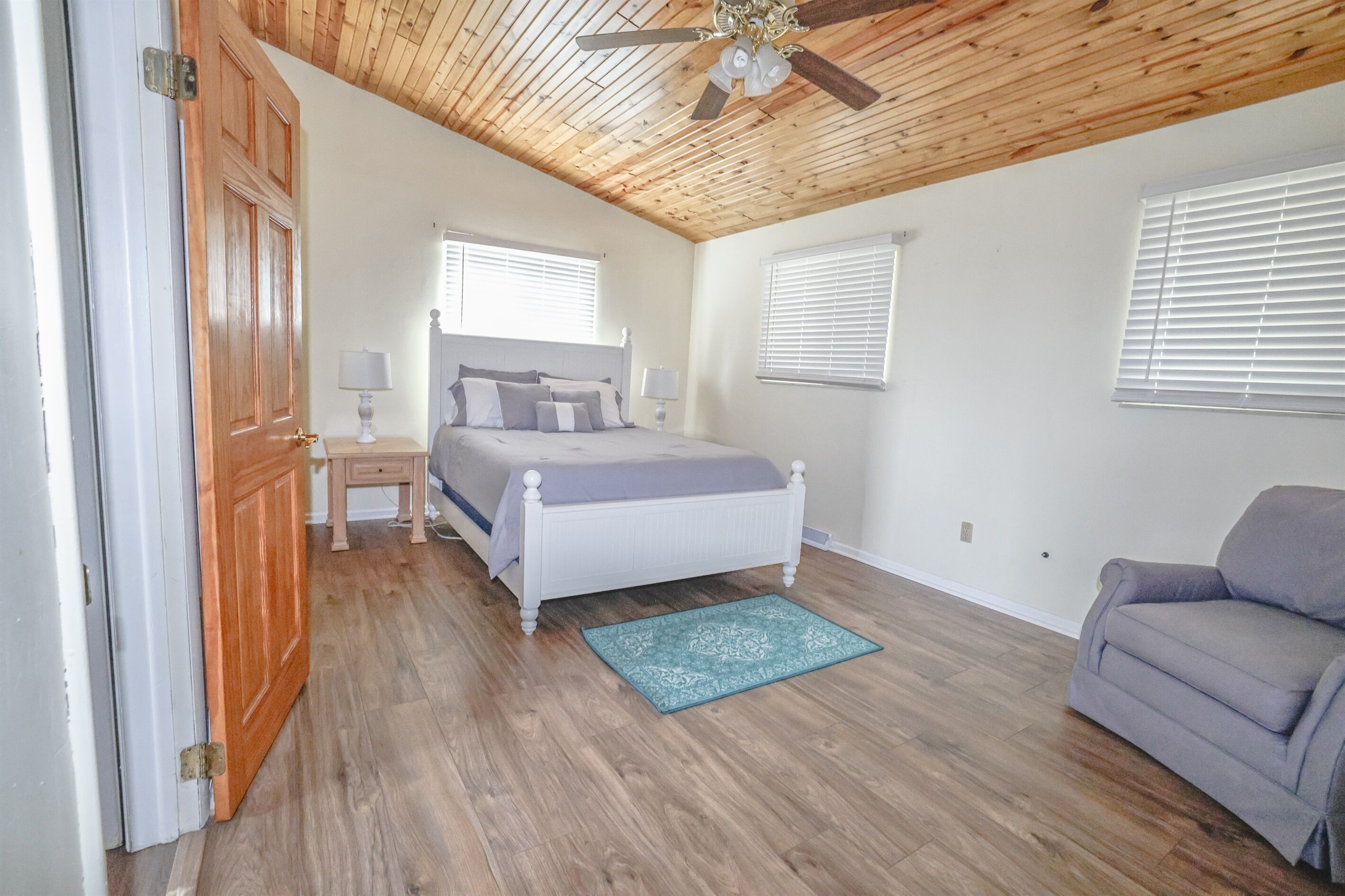 4 habitaciones, tabla de planchar con plancha y wifi gratis 