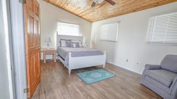 4 slaapkamers, een strijkplank/strijkijzer, gratis wifi, beddengoed