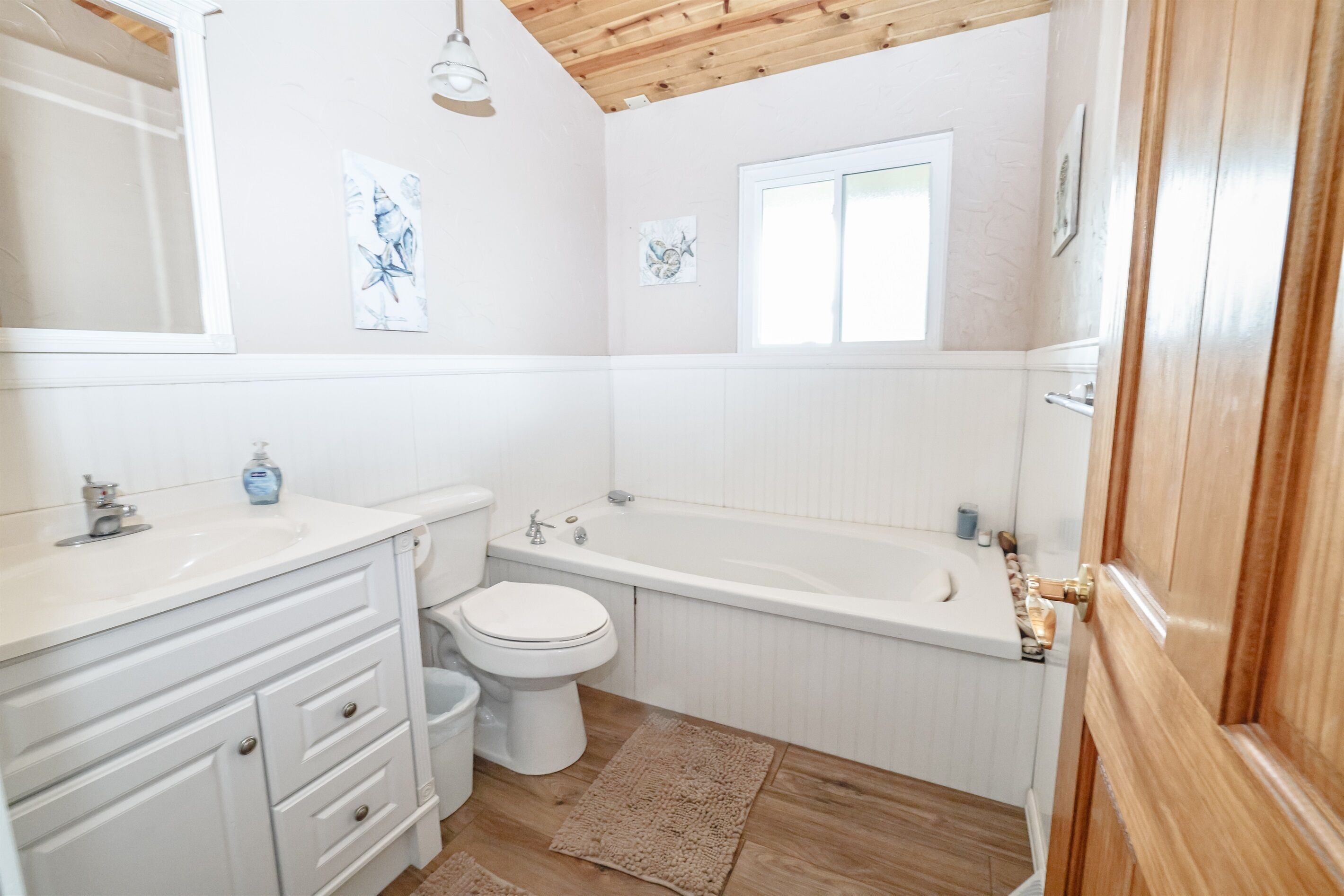 Dutxa, assecador de cabells i tovalloles 