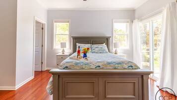 4 bedrooms, iron/ironing board, free WiFi, bed sheets