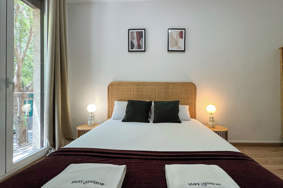 Apartment (3 Bedrooms) | Front of property