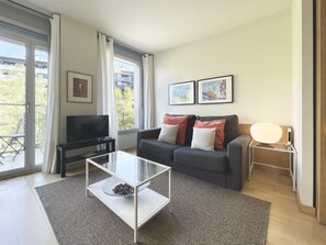 Front of property - Stay U-nique Apartments Venecuela (Barcelona)