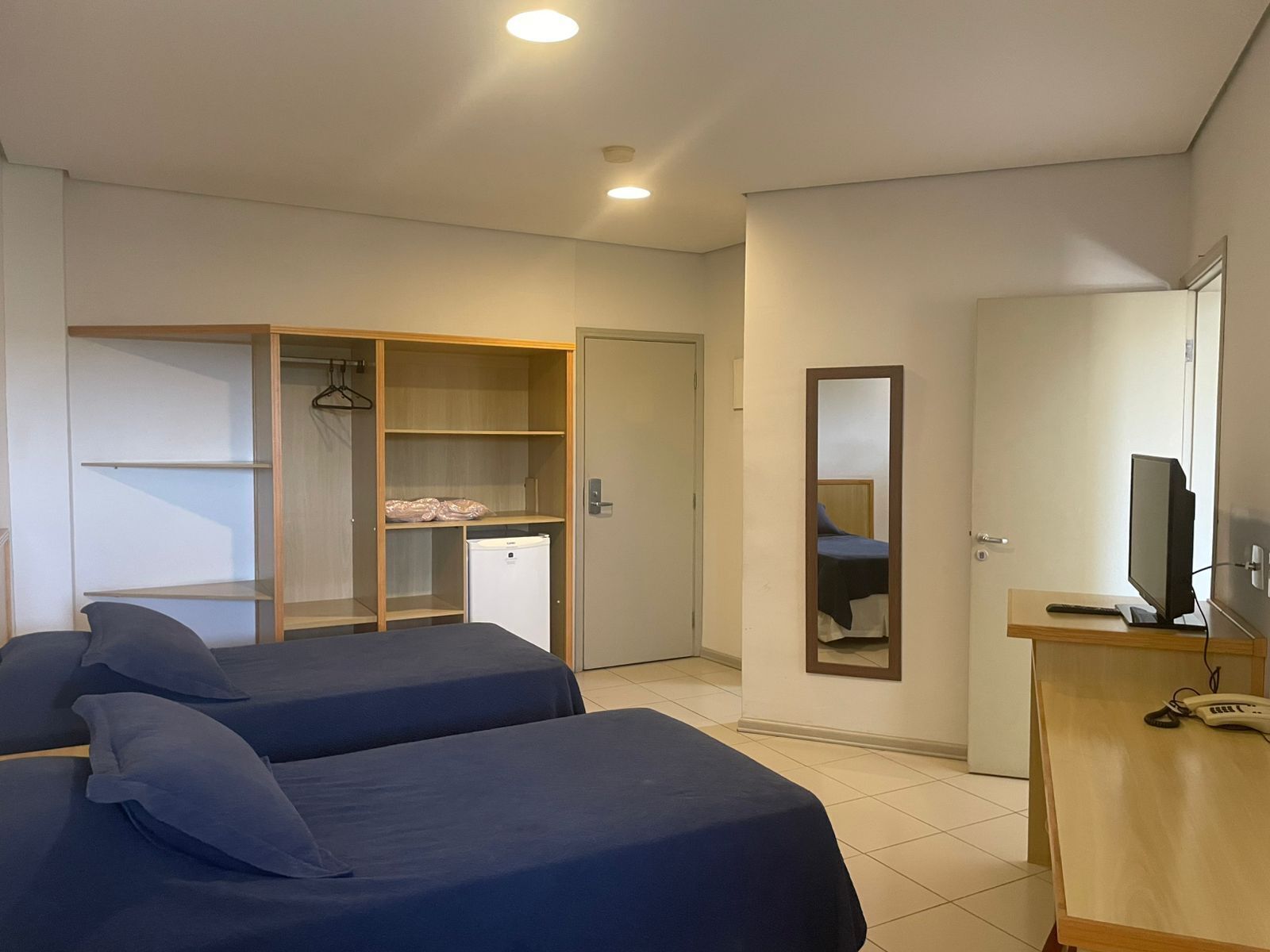 Suíte família, sacada, vista para a piscina | Wi-Fi de cortesia