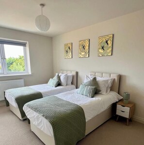 4 habitaciones, tabla de planchar con plancha y wifi gratis 