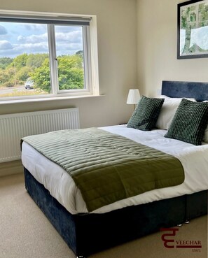 4 bedrooms, iron/ironing board, free WiFi, bed sheets