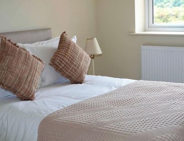 4 bedrooms, iron/ironing board, travel crib, free WiFi