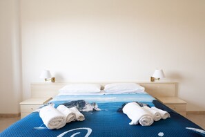 1 Schlafzimmer, Schreibtisch, WLAN, Bettwäsche