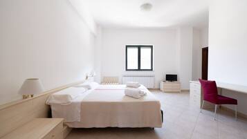 1 Schlafzimmer, Schreibtisch, WLAN, Bettwäsche