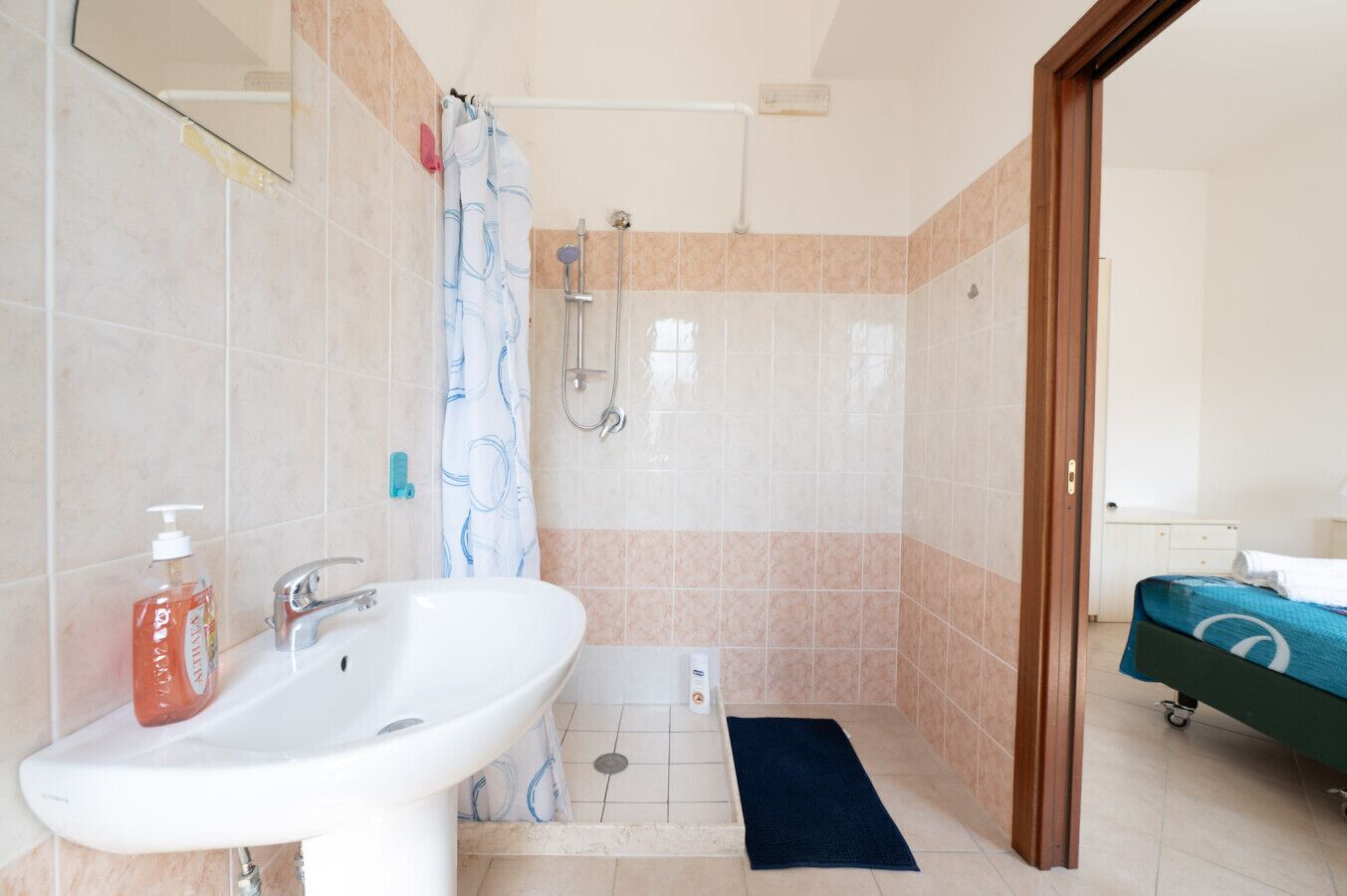 Hair dryer, towels