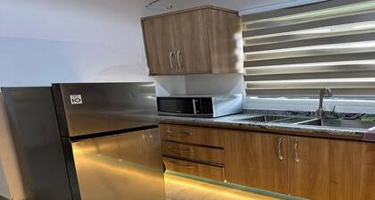 Luxury Charming 2-bedroom apartment Near Bannex plaza. Fast Wi-Fi+247 power