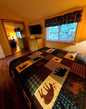 2 bedrooms, iron/ironing board, bed sheets