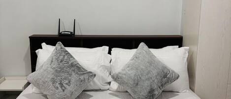 Fer et planche à repasser, draps fournis