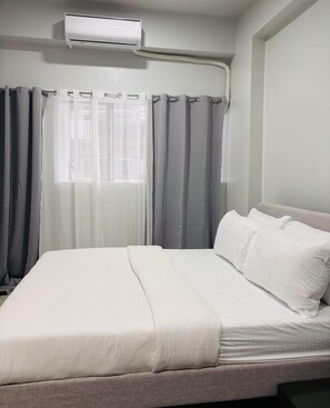 Iron/ironing board, bed sheets, wheelchair access