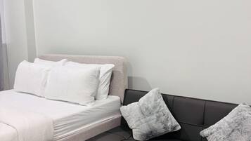 Iron/ironing board, bed sheets, wheelchair access