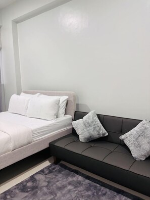 Iron/ironing board, bed sheets, wheelchair access