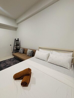 Iron/ironing board, bed sheets, wheelchair access