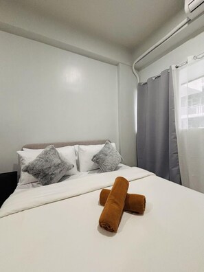 Iron/ironing board, bed sheets, wheelchair access