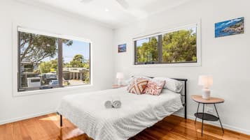 4 habitaciones, tabla de planchar con plancha, cuna de viaje y internet