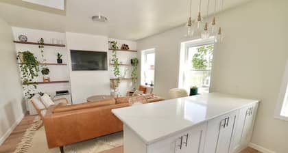 Stylish & Cozy Apartment near EWR w/ King bed and Central AC