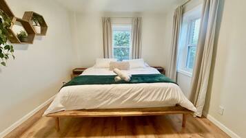 2 bedrooms, iron/ironing board, travel cot, free WiFi