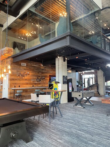 Charming studio apartment in wonderful Decatur with fitness room, AC