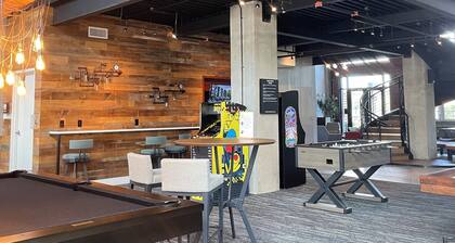 Charming studio apartment in wonderful Decatur with fitness room, AC