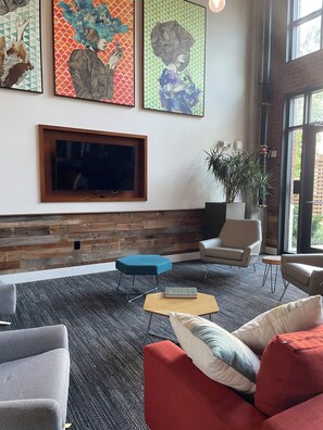 TV, fireplace - Charming studio apartment in wonderful Decatur with fitness room, AC (Decatur)