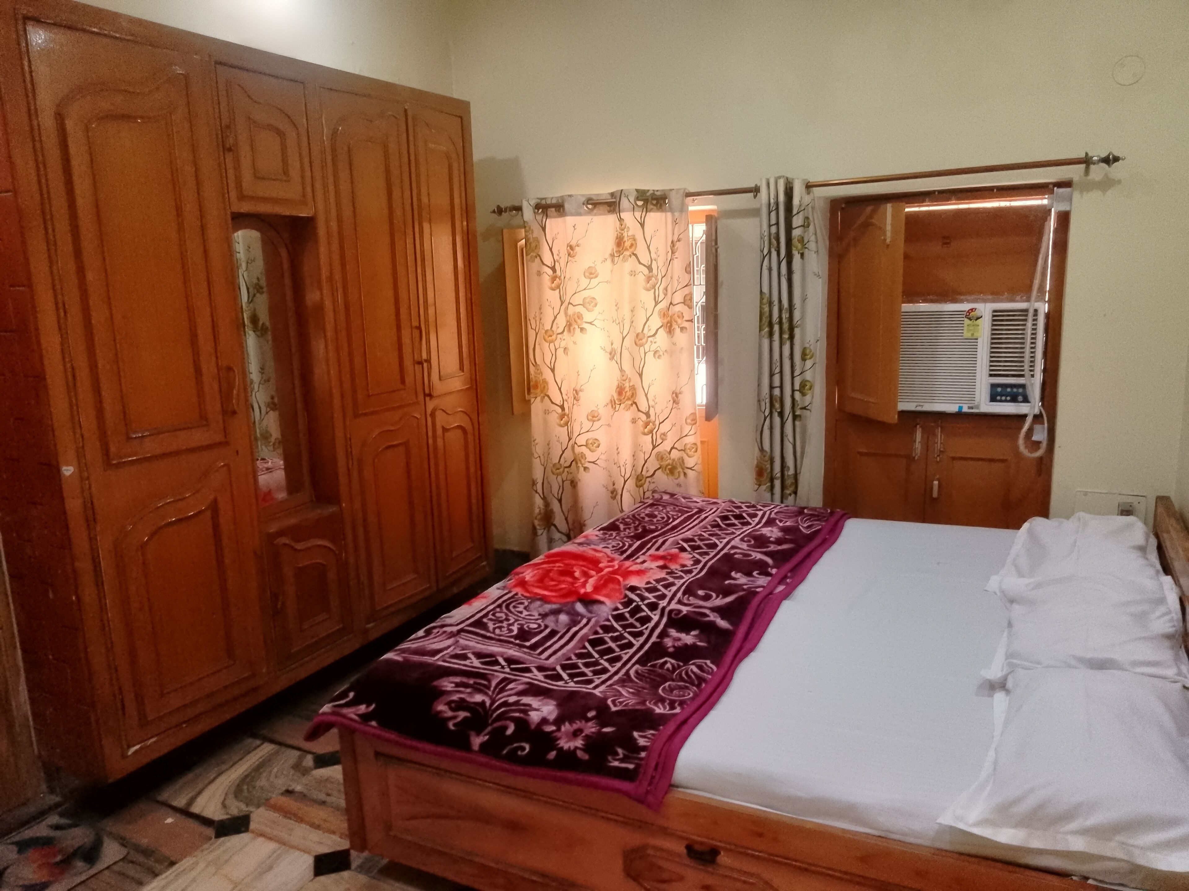 Kamar Ekonomi | Seprai premium, Wi-Fi gratis, dan seprai linen