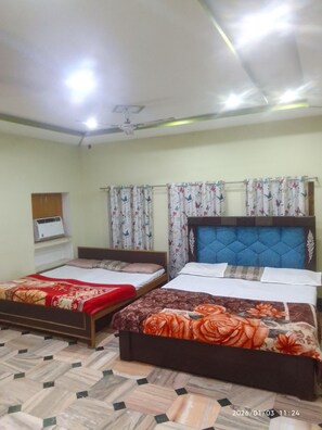 Premium bedding, free WiFi, bed sheets - Maa Annapurna grand guests house  (Varanasi)