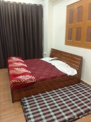 Family Room | Premium bedding, free WiFi, bed sheets - Maa Annapurna grand guests house  (Varanasi)