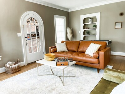 All the Feels 70’s vibes 4br 3bath large yard with a playset