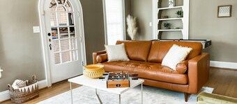 All the Feels 70’s vibes 4br 3bath large yard with a playset