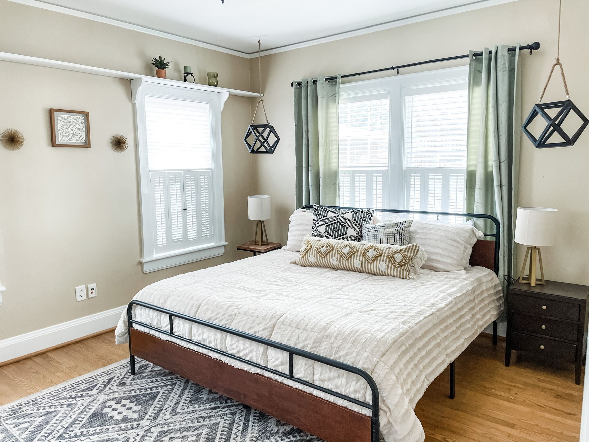 4 chambres, fer et planche à repasser, Wi-Fi, draps fournis